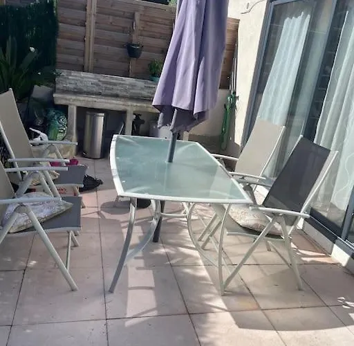 Apt Rez De Jardin Piscine Dans Residence