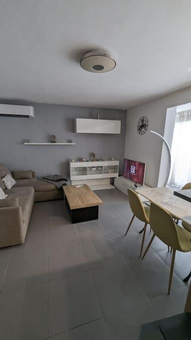 Appartamento Rez De Jardin Piscine Dans Fréjus